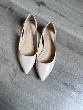 Liz Claiborne Beige Patent Pointed-Toe Slingback Flats